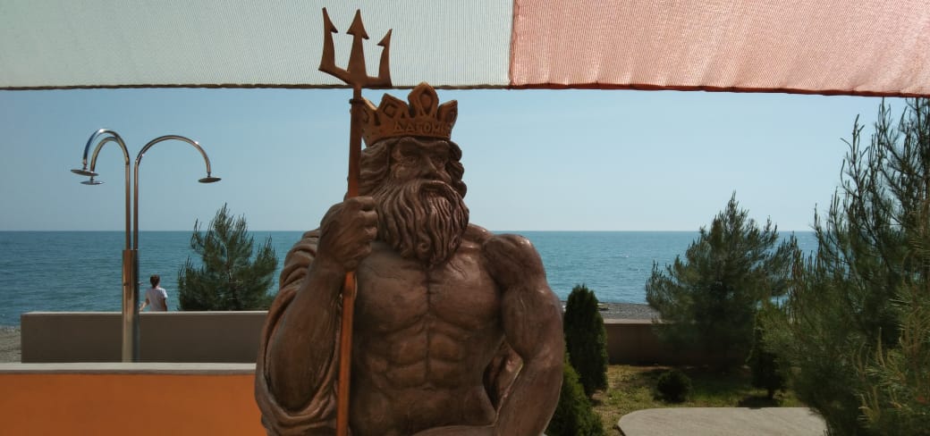 Статуя директора пляжа